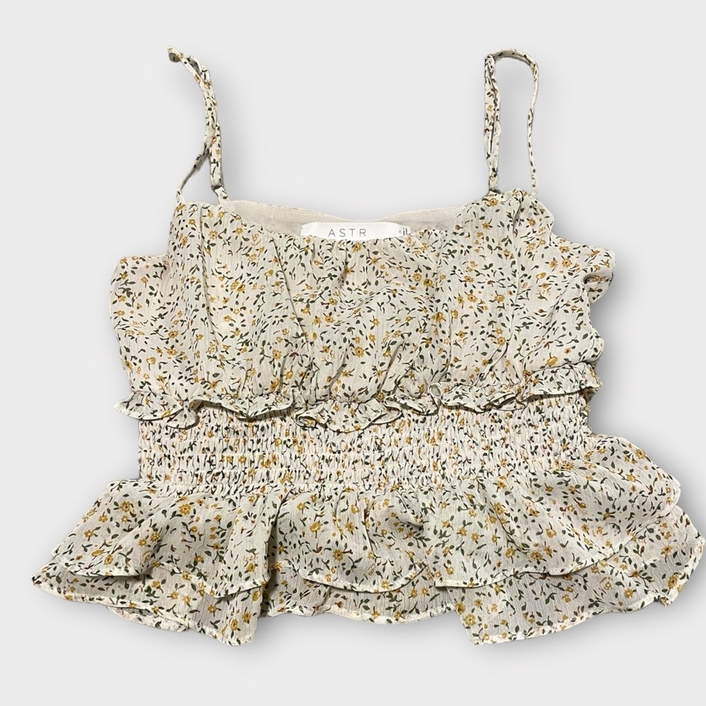ASTR the label floral tank. Elastic stretch under boob area. Small.